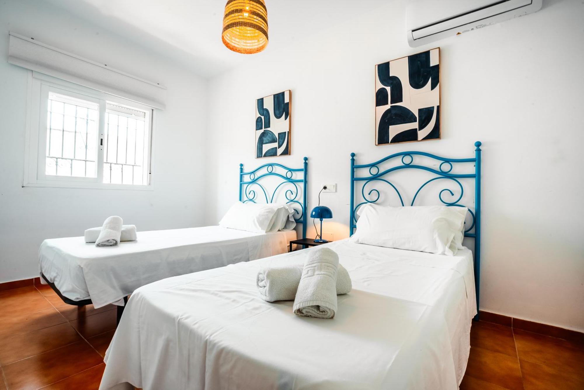Escuela Village Marbella Ngoại thất bức ảnh