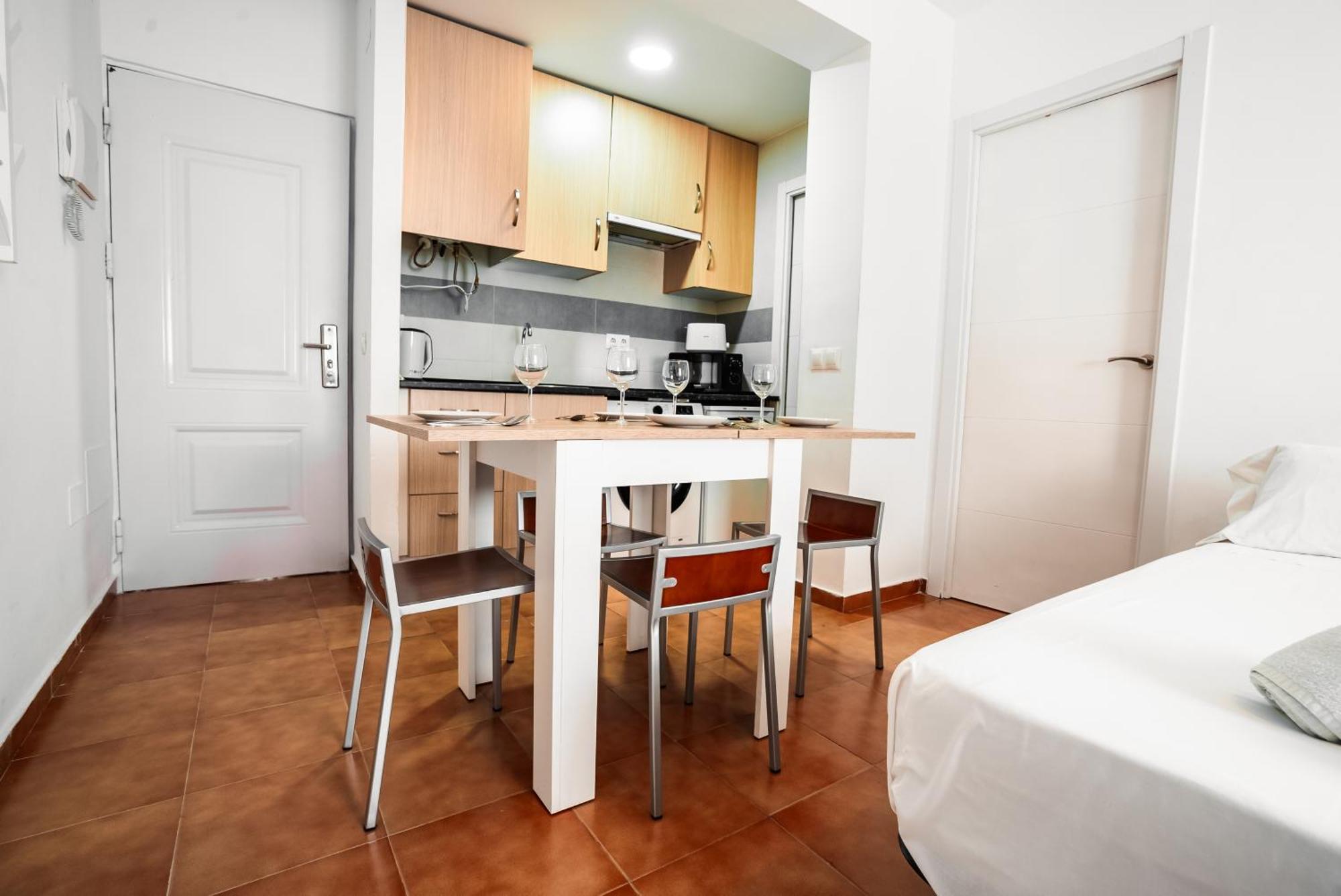 Escuela Village Marbella Ngoại thất bức ảnh