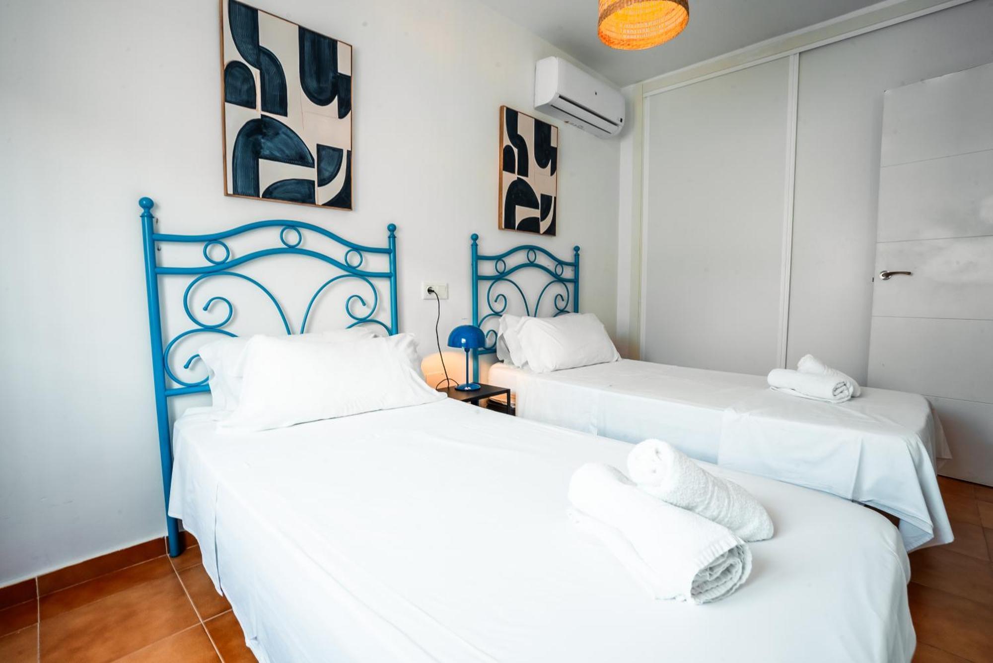 Escuela Village Marbella Ngoại thất bức ảnh