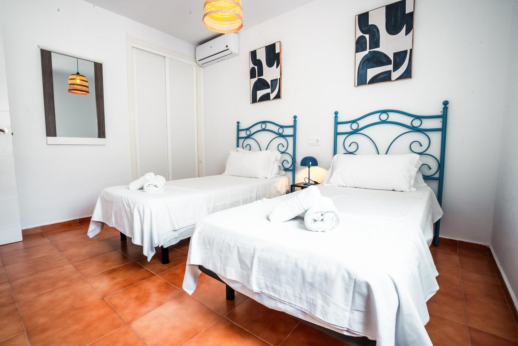 Escuela Village Marbella Ngoại thất bức ảnh
